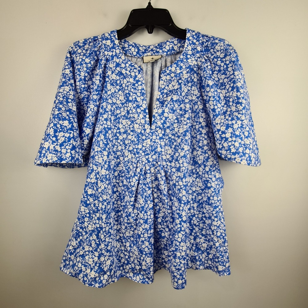 Tuckernuck Finley Flutter Sleeve Blue White Floral Cotton V-Neck Peplum Top S